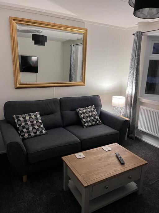 Semi-detached chalet at Maryville Caravan Site - Uddingston, Glasgow view 3