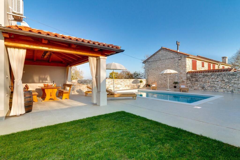 Villa NIMA - Holiday house with private pool