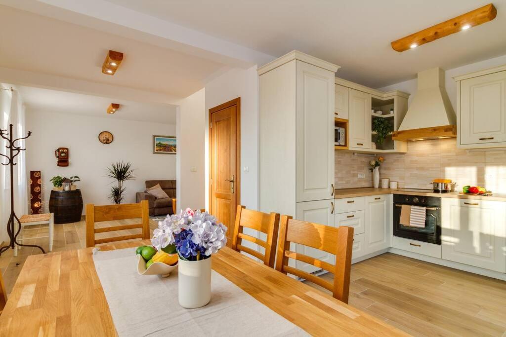 Villa NIMA - Holiday house with private pool