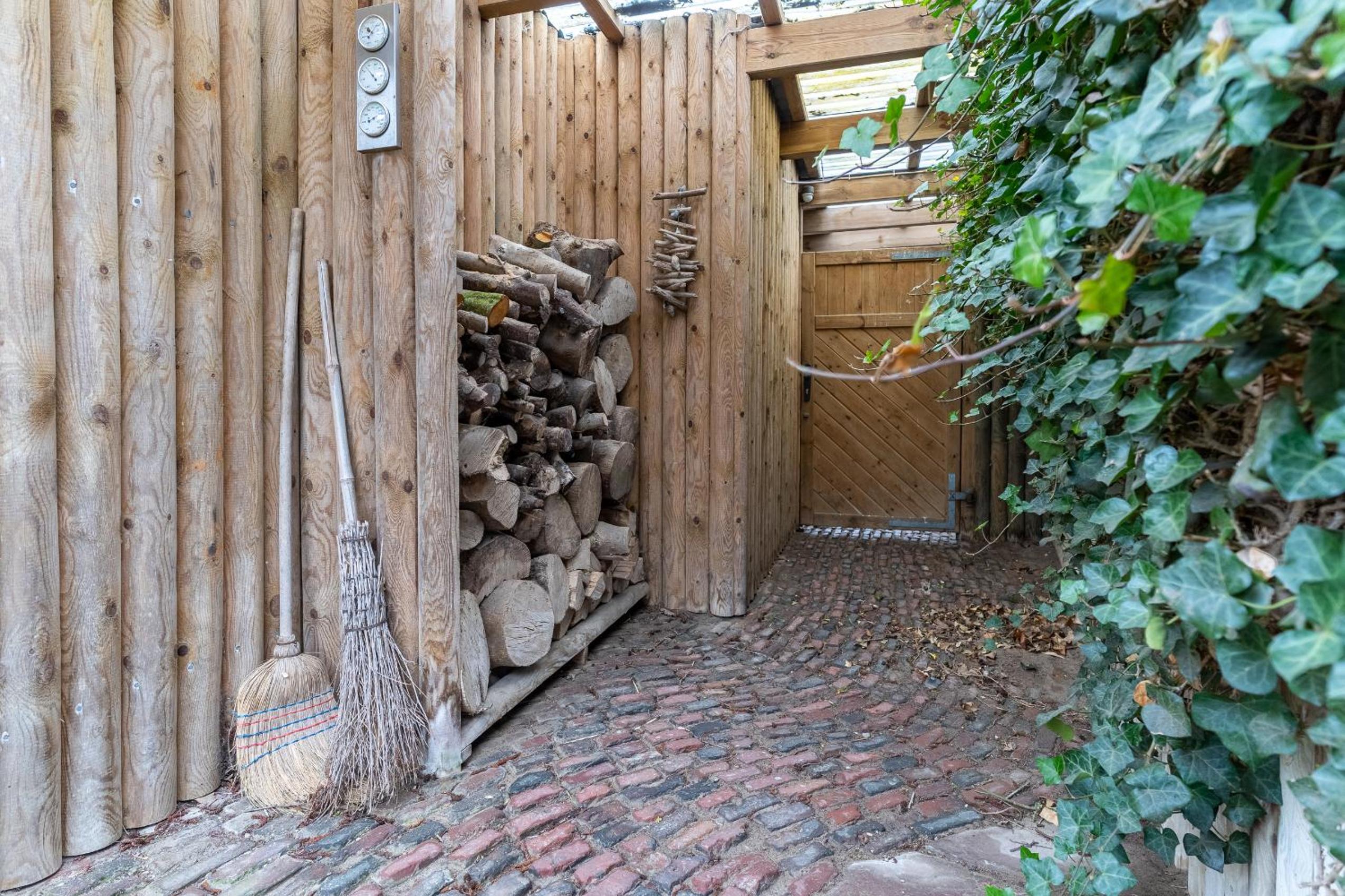 Photo 23