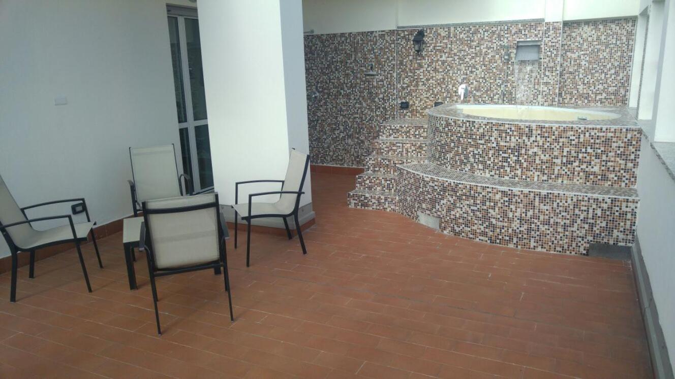 B&B - Camera doppia con bagno privato in stupendo attico con vista mozzafiato