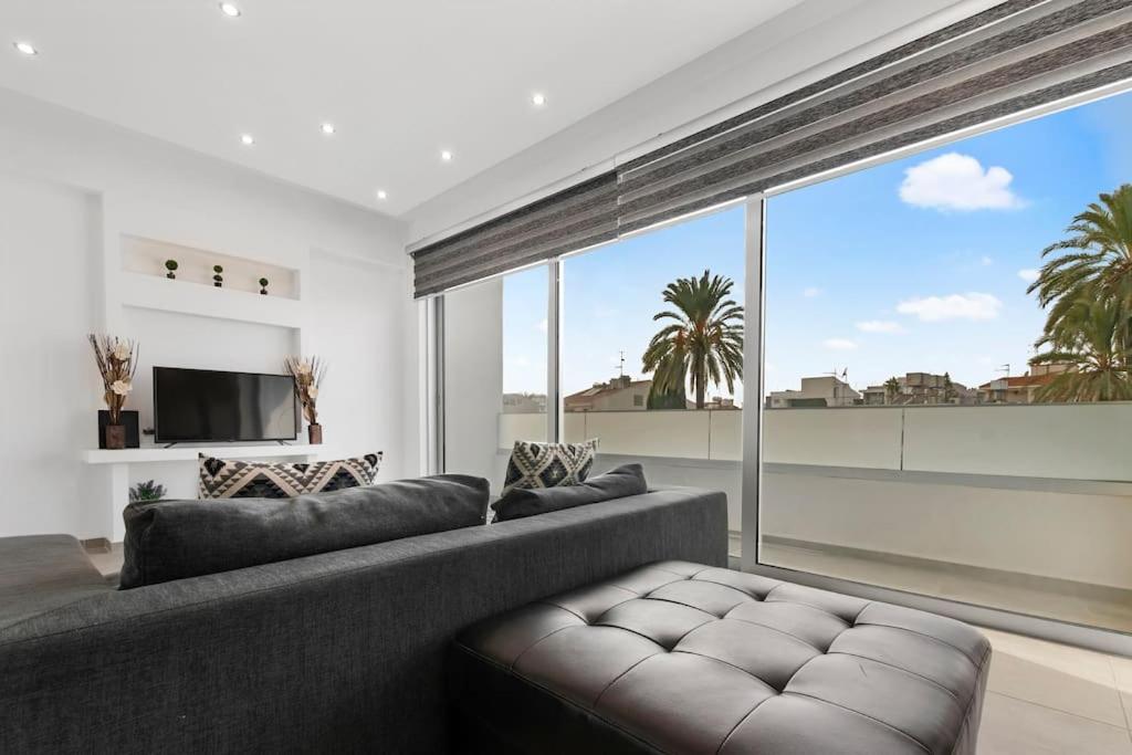 Hotel Glabur Stays - The Luxurious 3 BDR - Cozy apt Newly Renovated, Nicosia City - Image 1