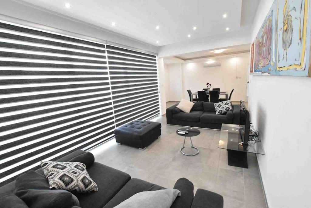 Glabur Stays - The Luxurious 3 BDR - Cozy apt Newly Renovated, Nicosia City view 5