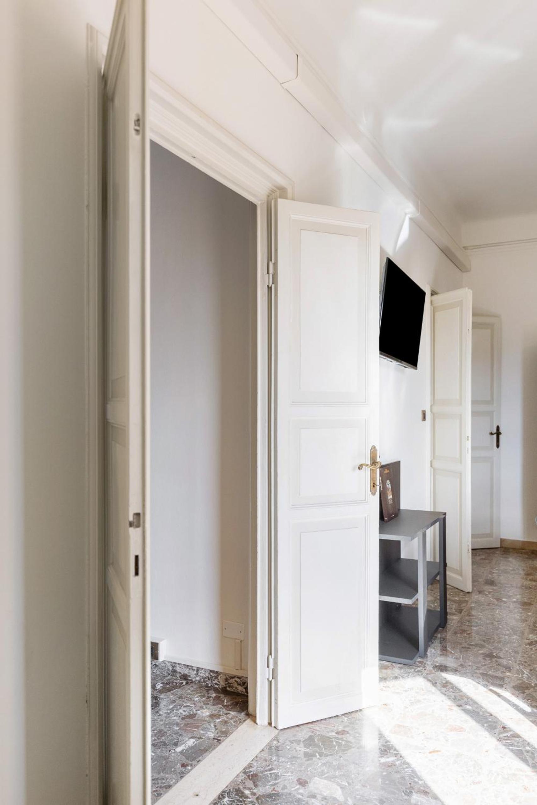 Irnerio Apartments by Wonderful Italy view 2