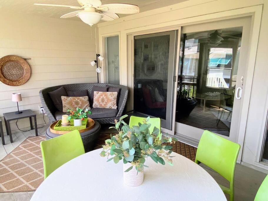 Beach Club Villa 27 - Oceanview Walkout by Beach and Pool