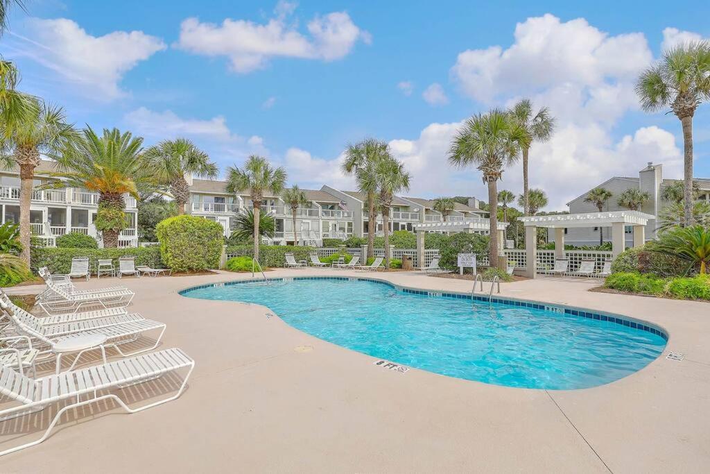 Beach Club Villa 27 - Oceanview Walkout by Beach and Pool