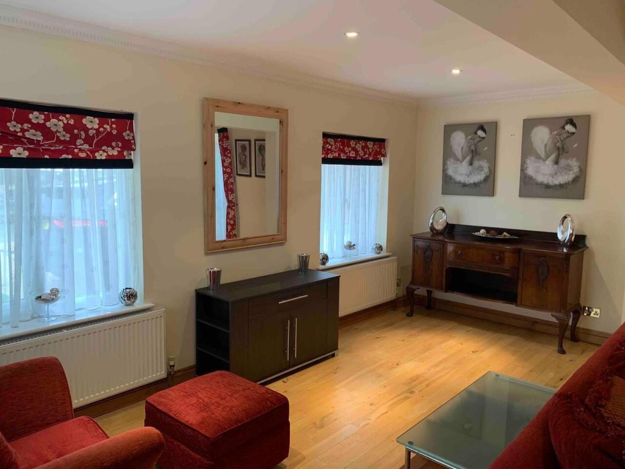 2-Bedroom Cottage with 2 Ensuites - Sleeps 6 Wifi view 3