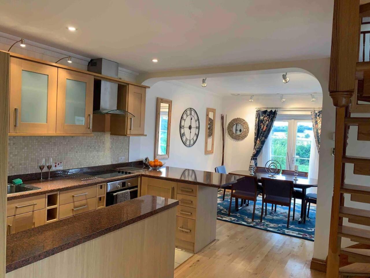 2-Bedroom Cottage with 2 Ensuites - Sleeps 6 Wifi view 4