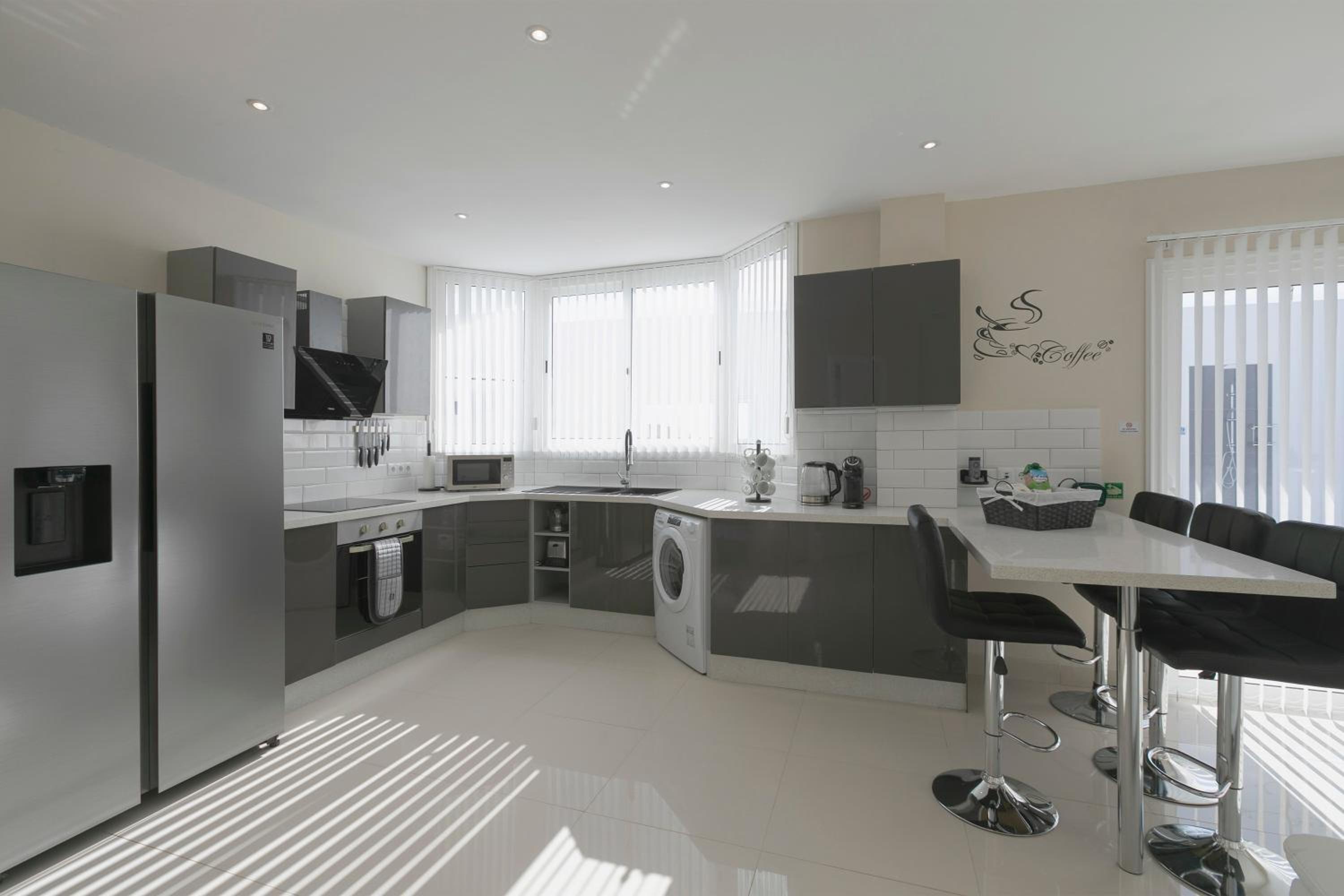 Stunning Apartment - Near Los Cristianos