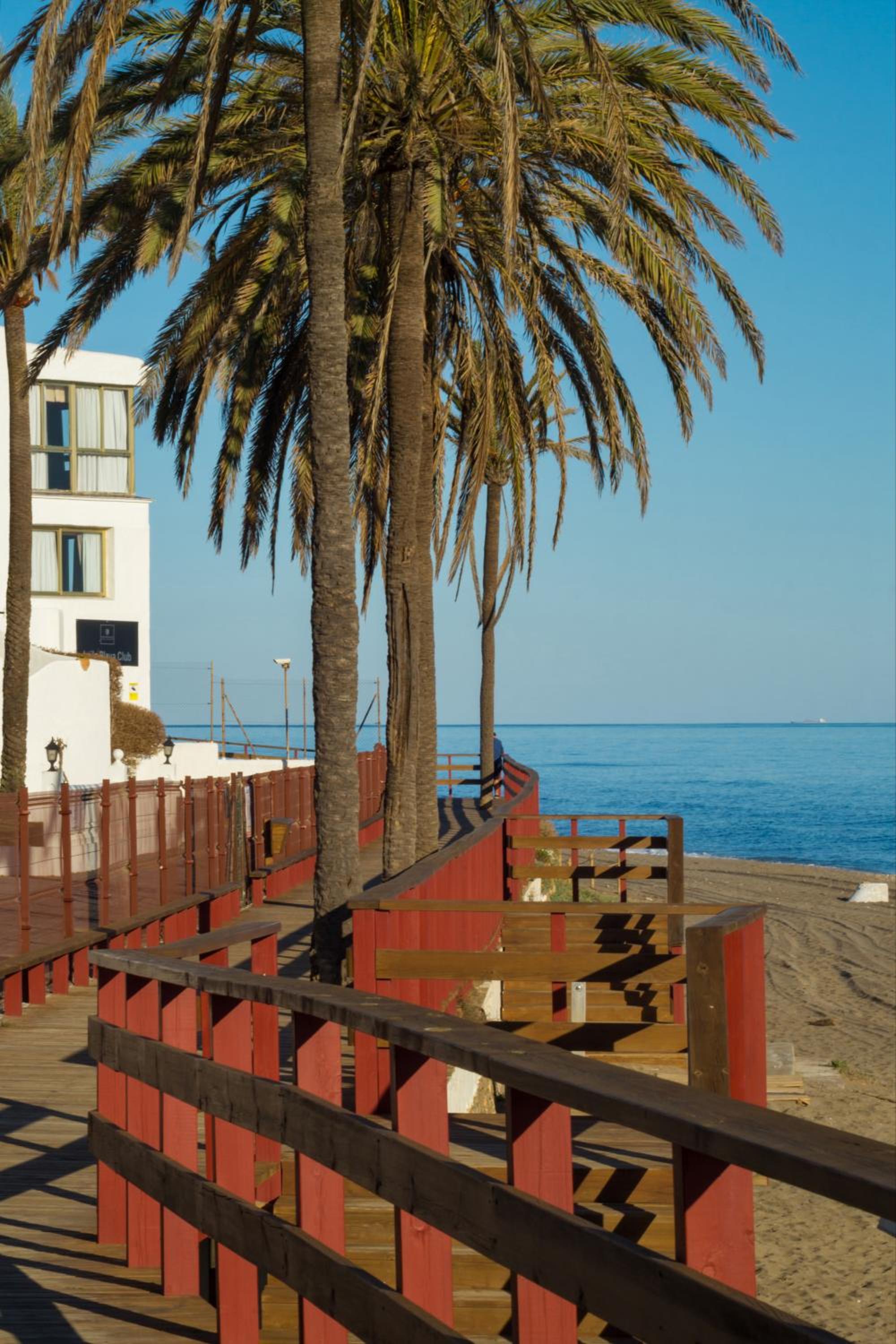 1 Line Beachfront Apartment with stunning sea view view 5