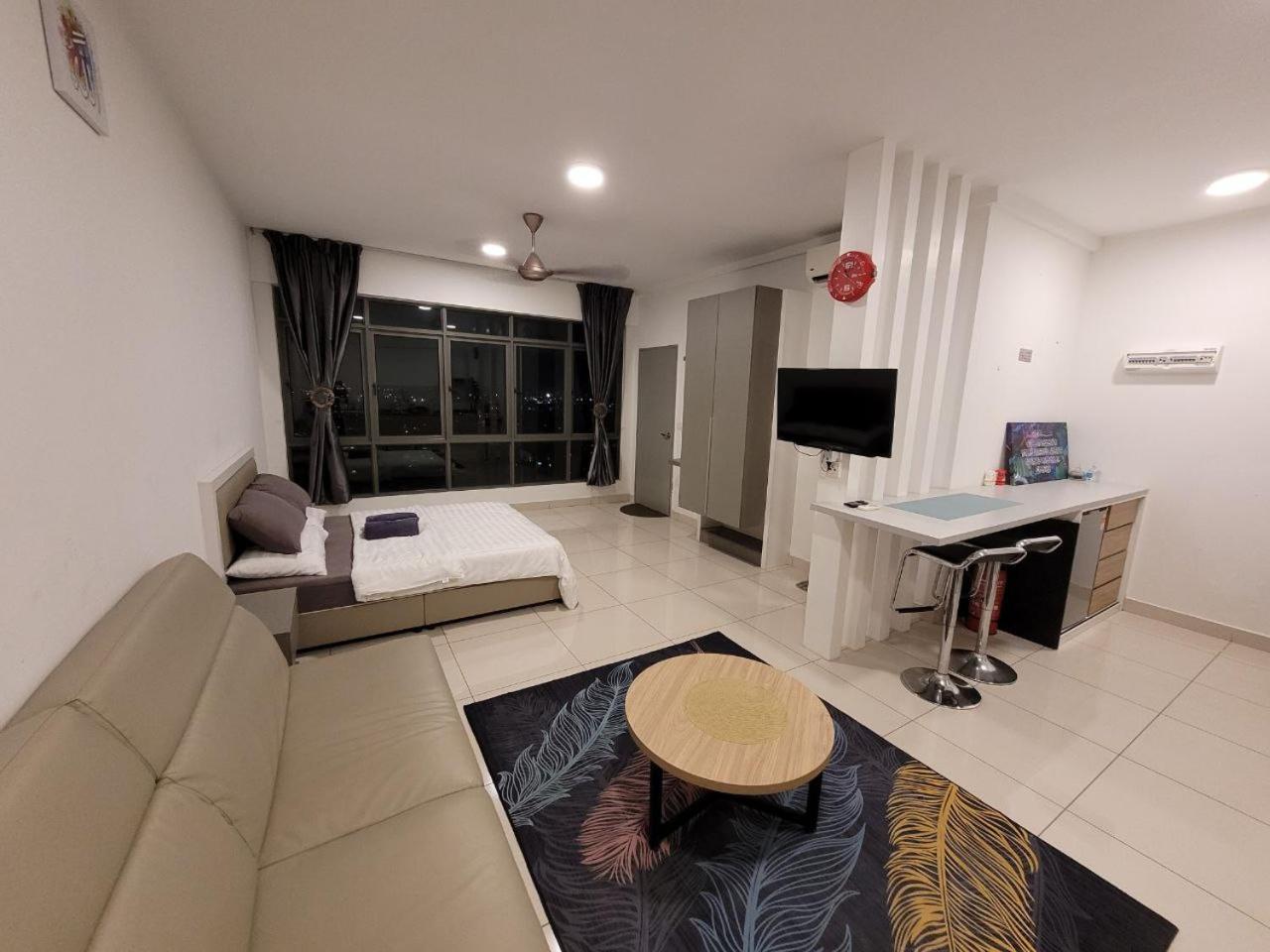 MHA 15 SUlTE EVO SOHO BANDAR BARU BANGI FREE NETFLIX AND WIFI photo 1