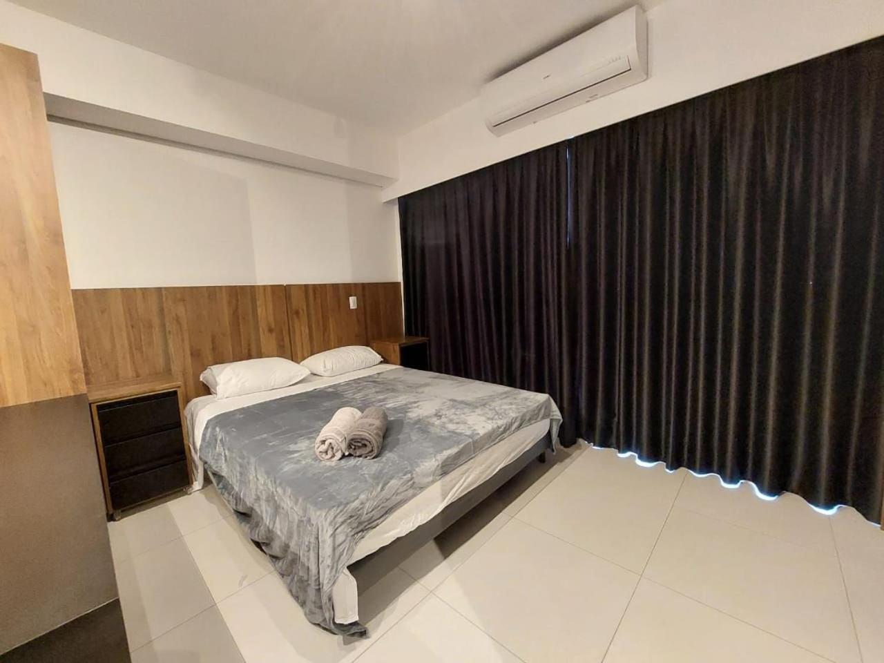 Studio novo junto a liberdade com garagem