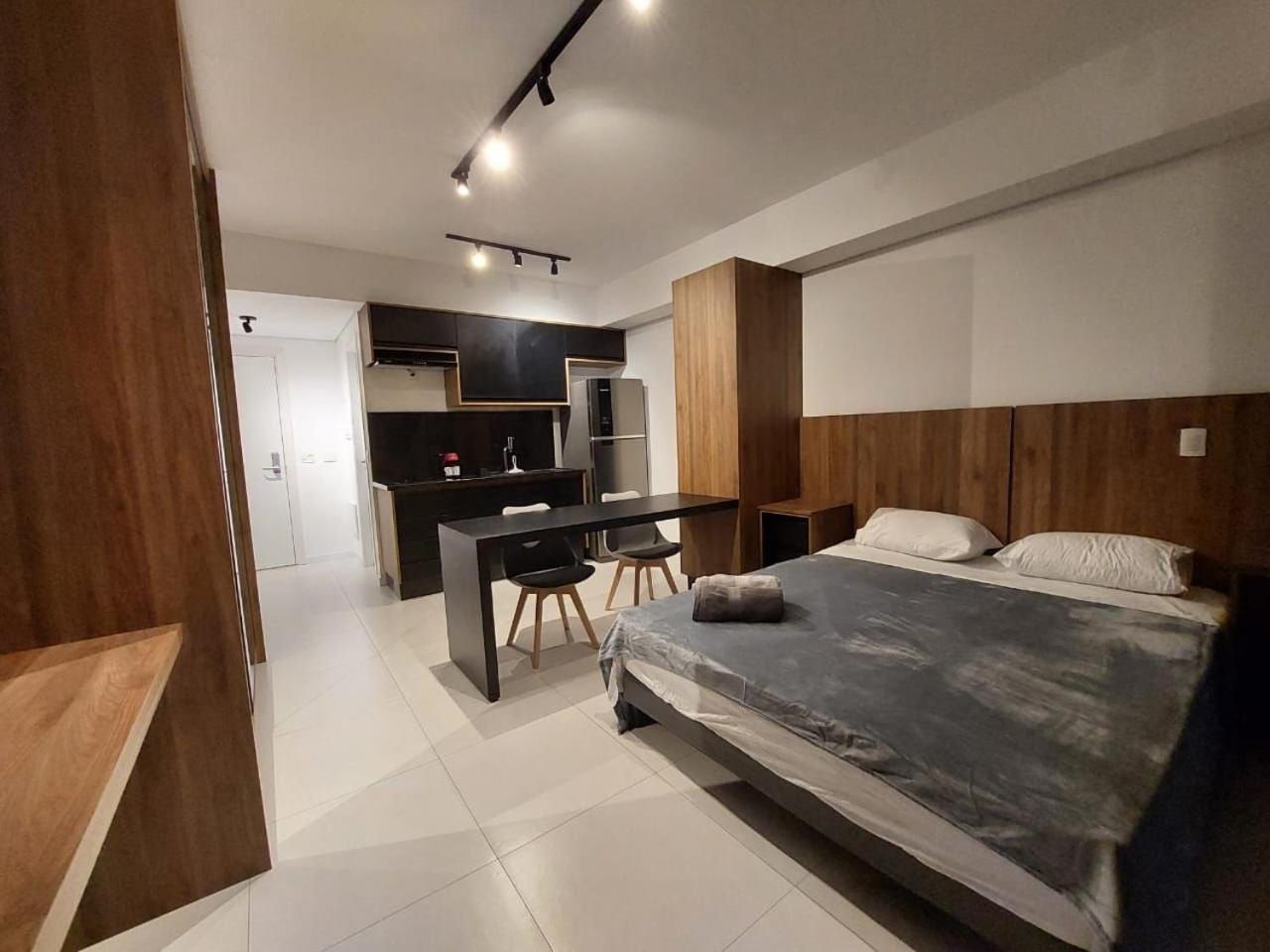 Studio novo junto a liberdade com garagem