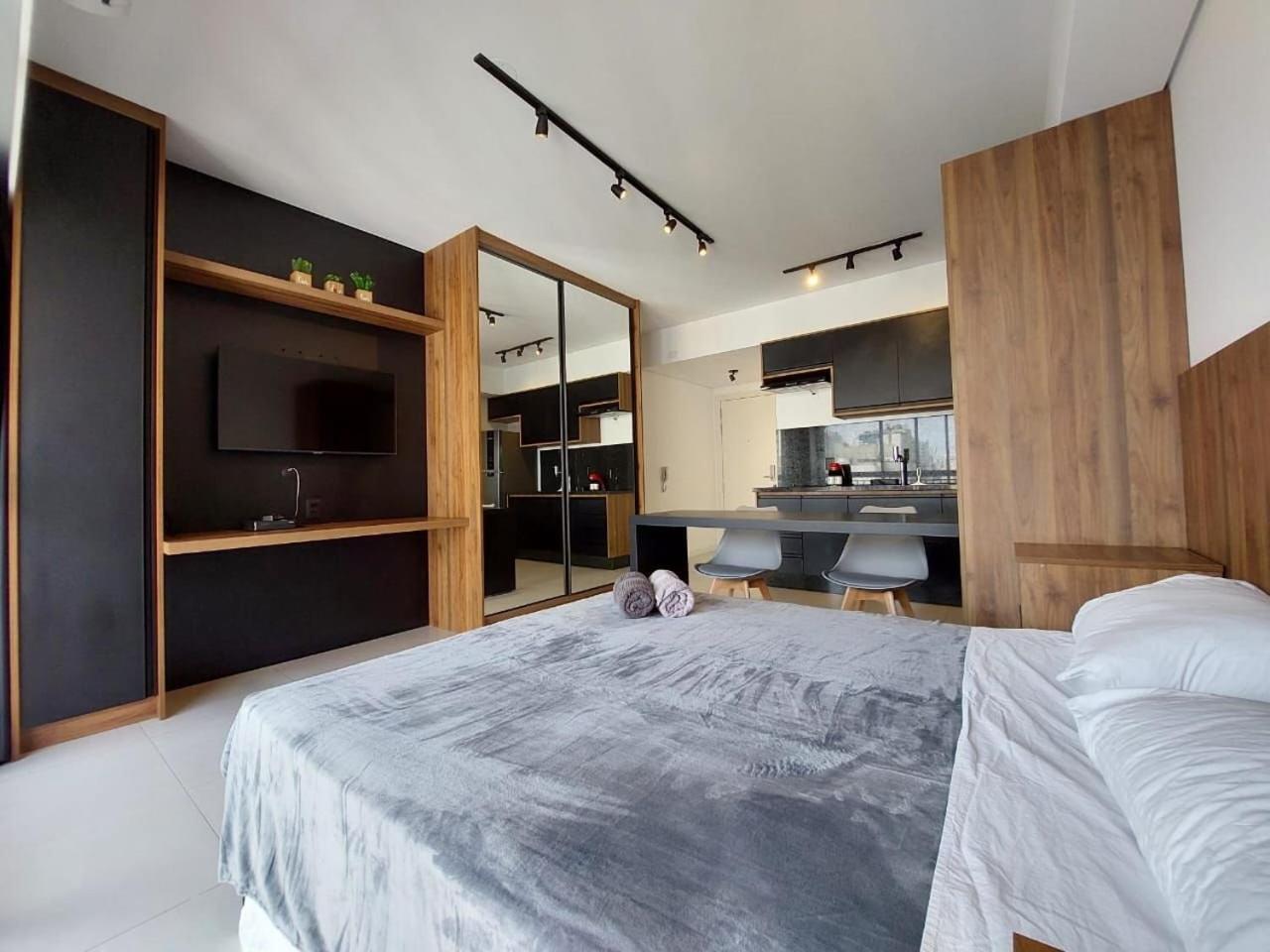 Studio novo junto a liberdade com garagem