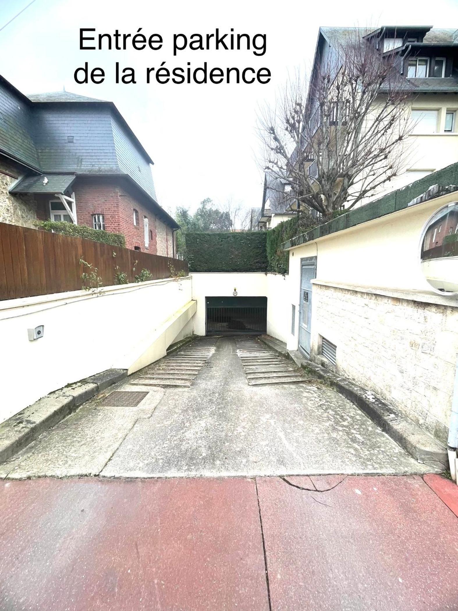 Studio proche plage balcon et parking