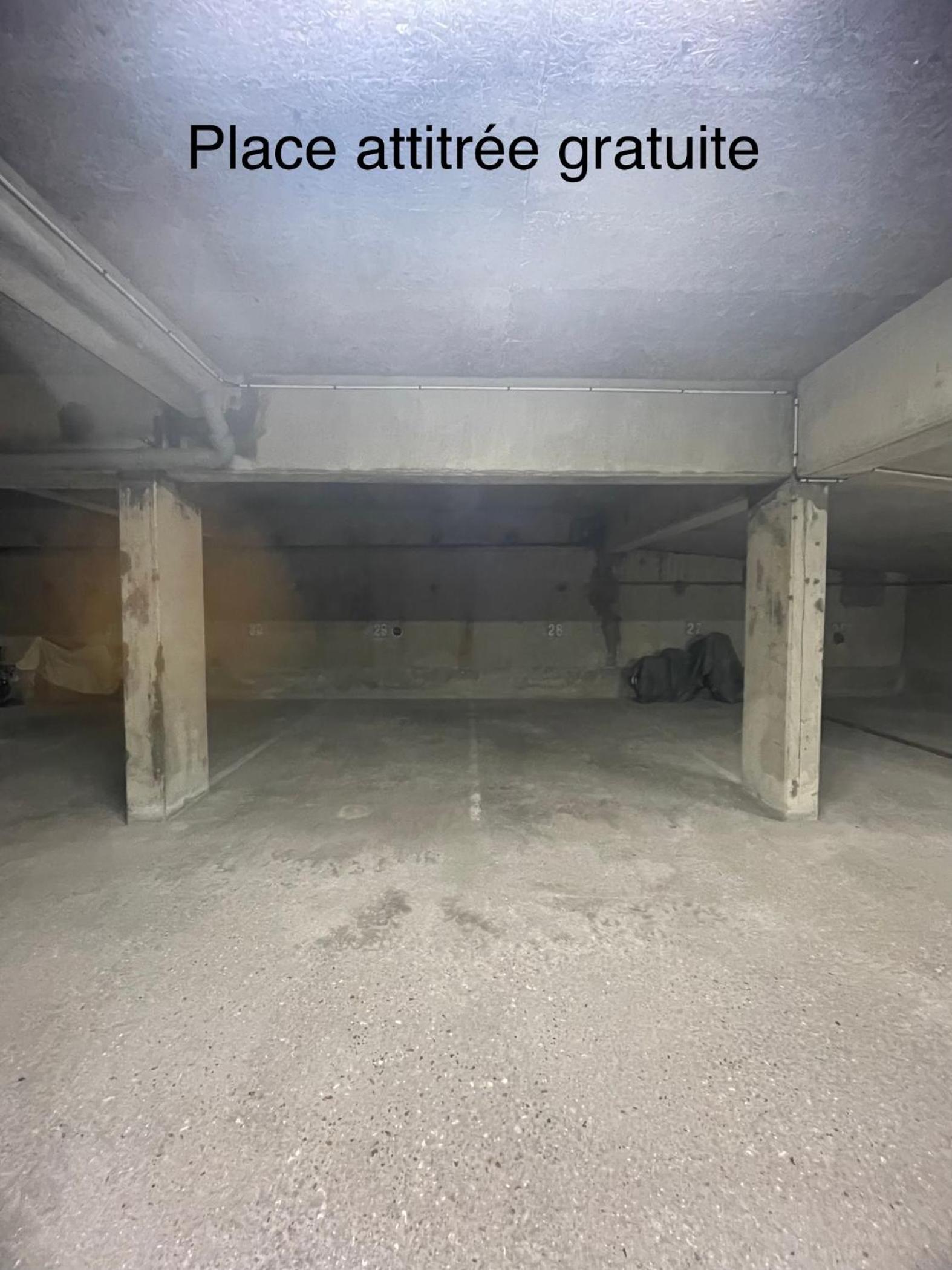 Studio proche plage balcon et parking