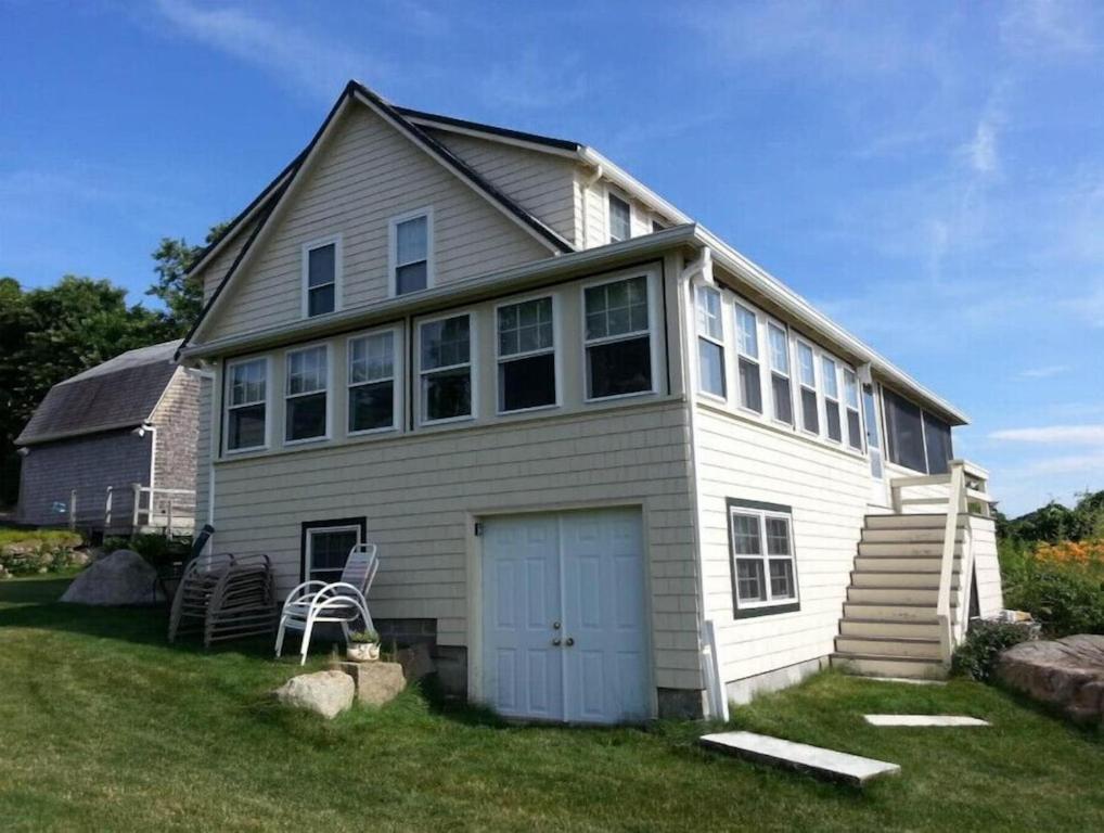 OFFICIAL SITE - Buoy 23 Vacation Home Gloucester, MA Deepwater dock view 5