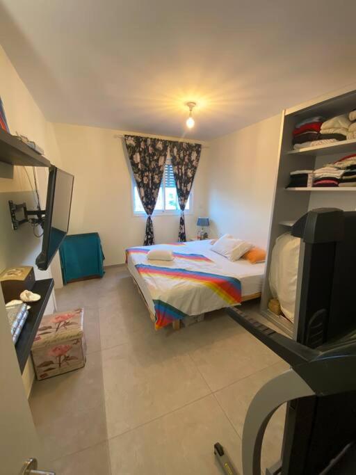 Sarin room