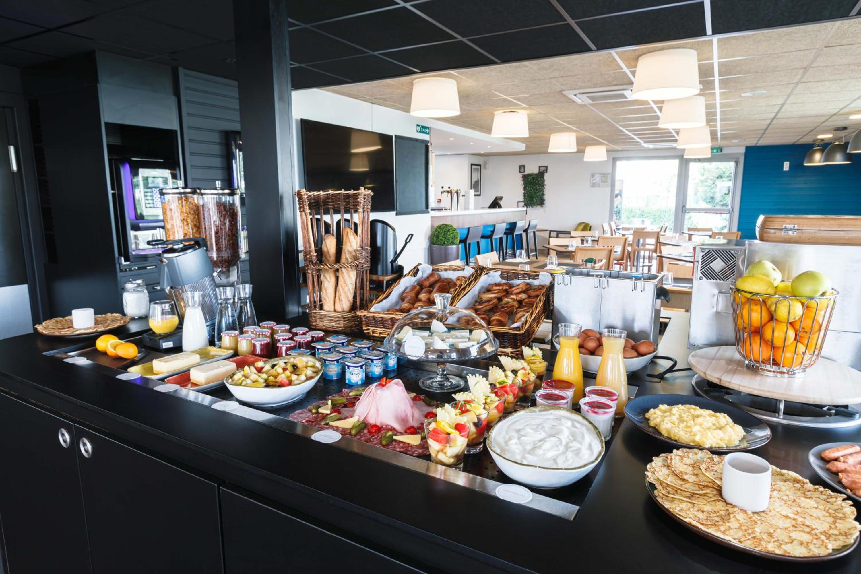 Bron Vacations - Campanile Lyon Bron Eurexpo - Property Image 9