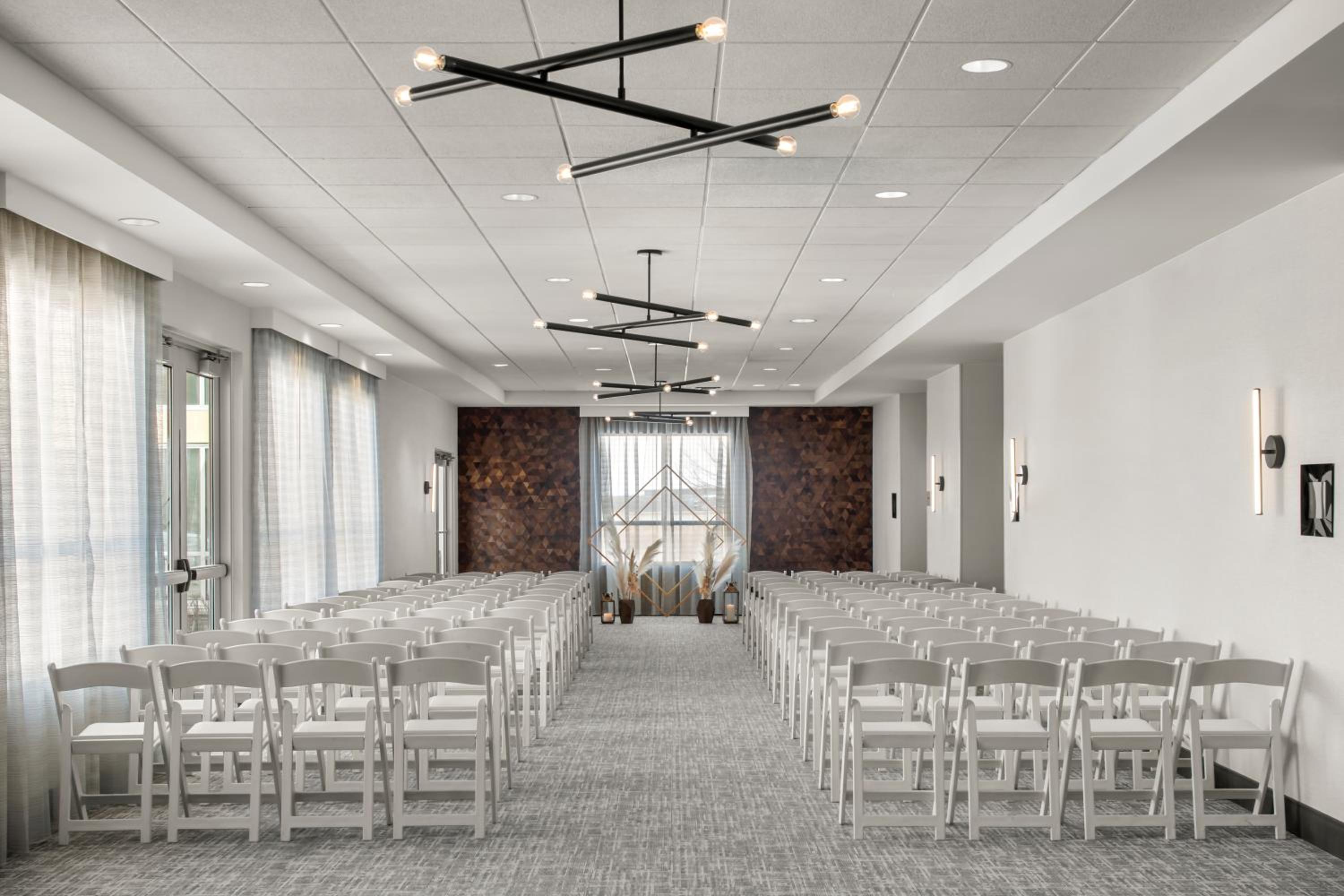 Courtyard Mankato Hotel & Event Center