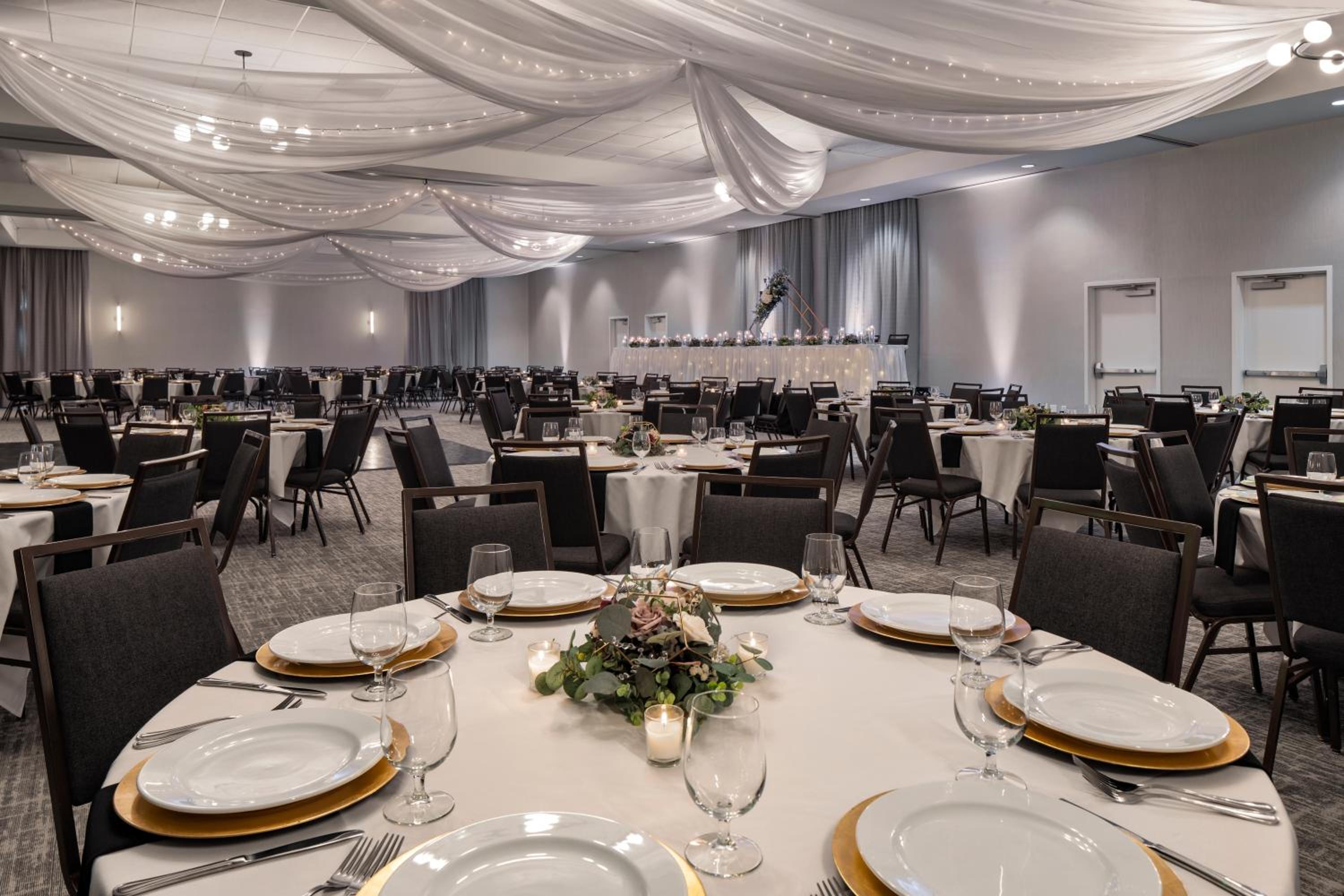 Courtyard Mankato Hotel & Event Center
