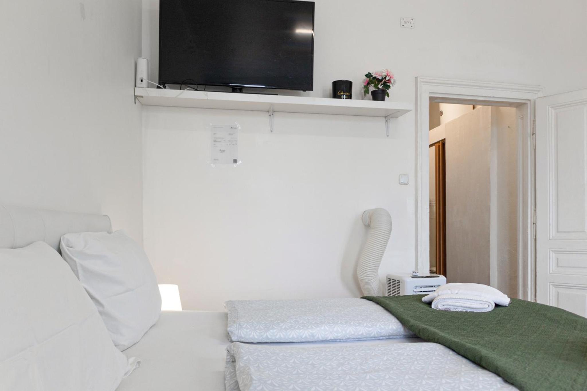 Homely Studio w/ Free Coffee near Millenium Tower