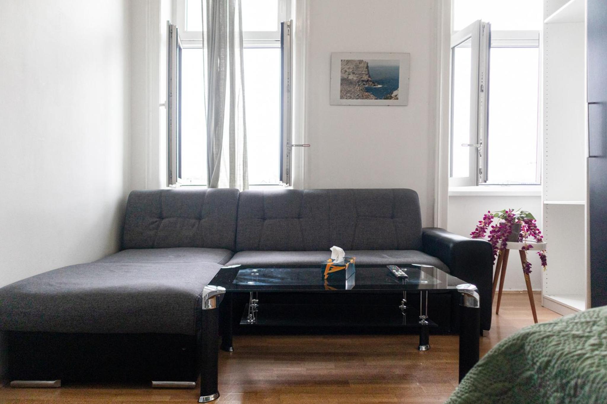 Homely Studio w/ Free Coffee near Millenium Tower