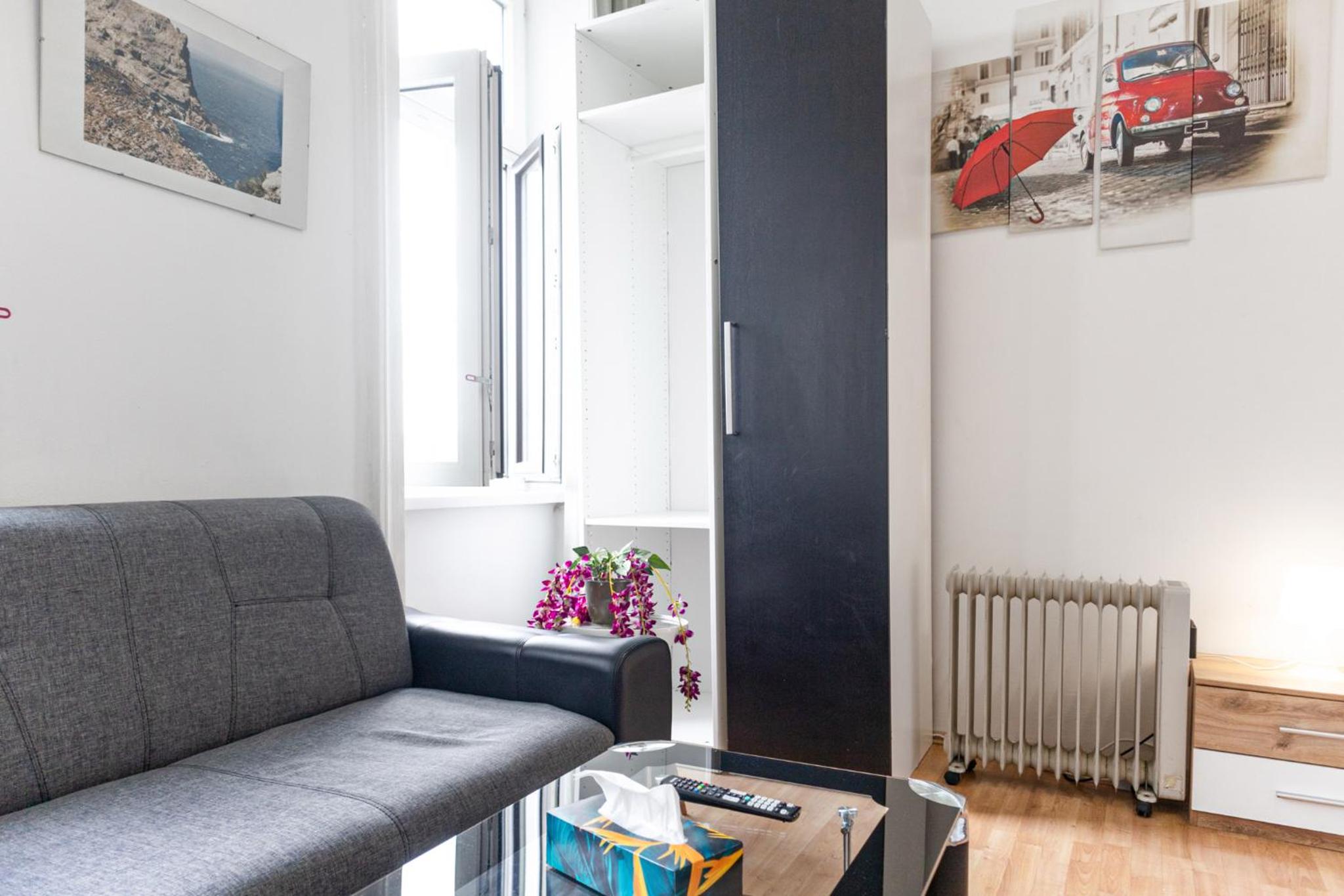 Homely Studio w/ Free Coffee near Millenium Tower
