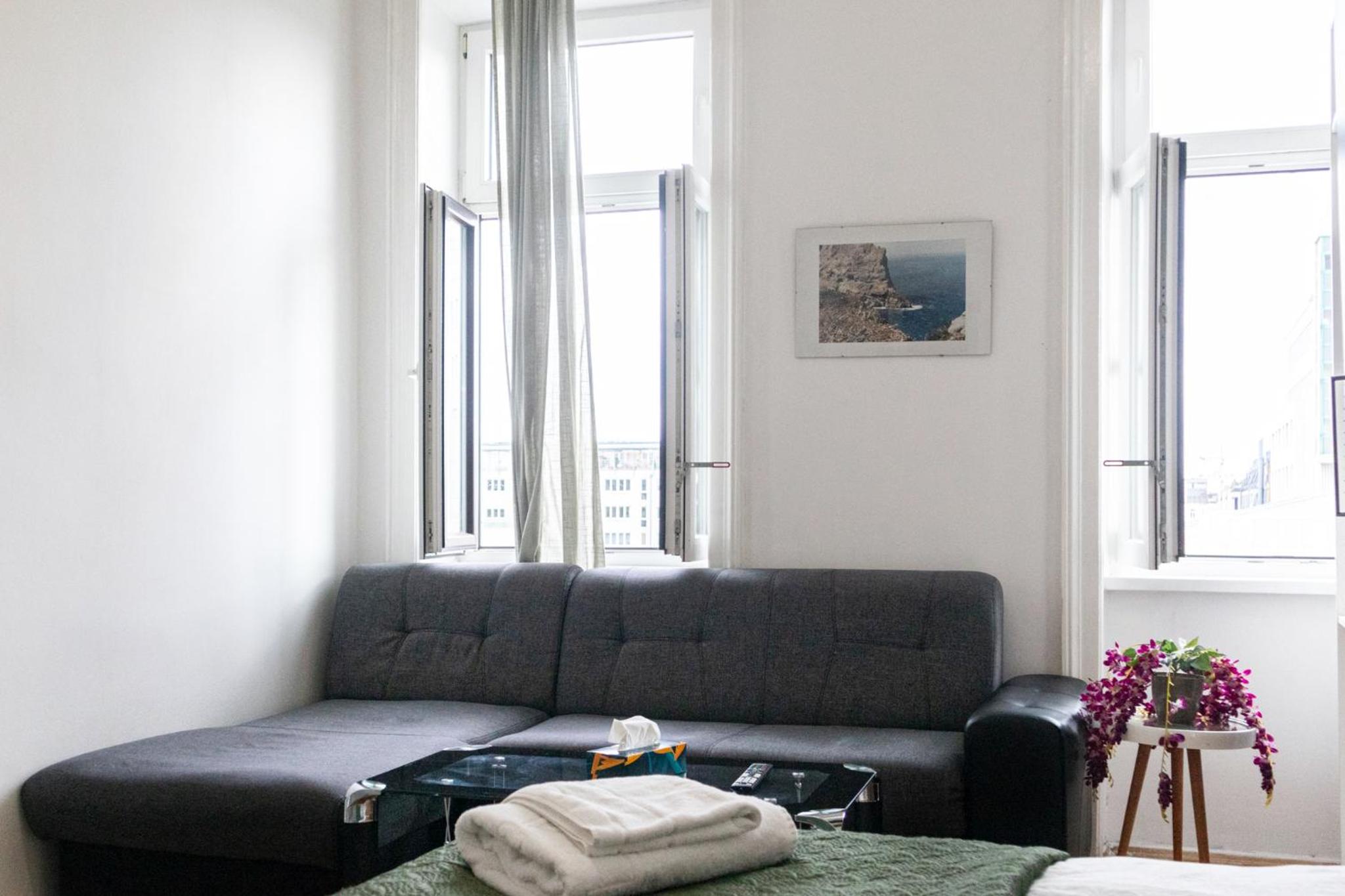 Homely Studio w/ Free Coffee near Millenium Tower