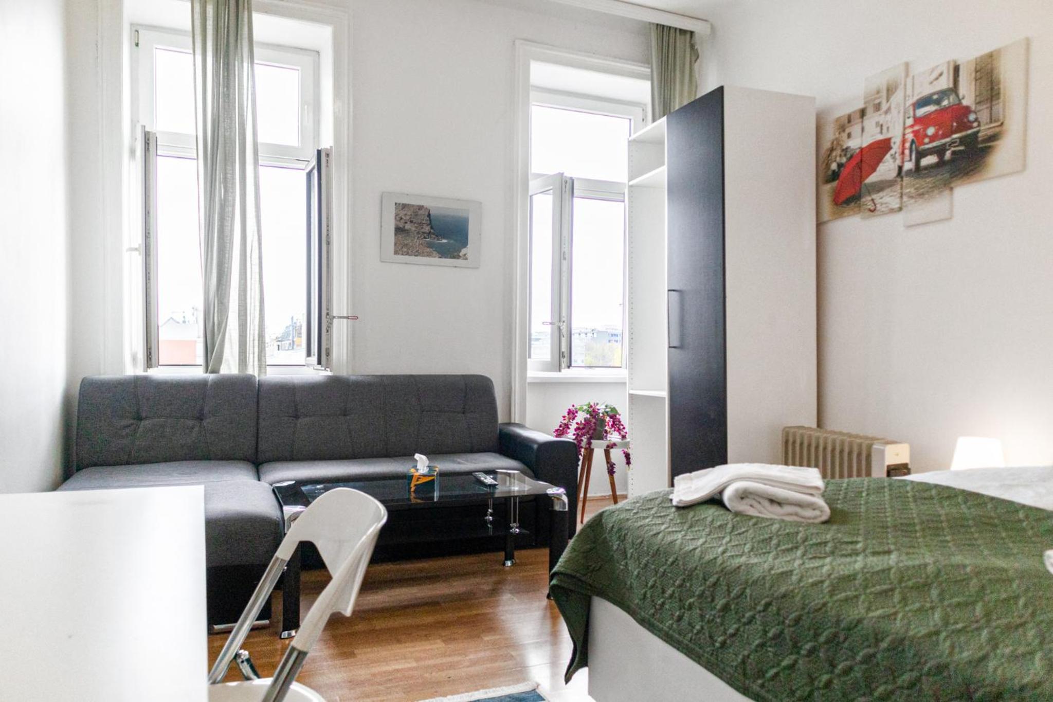 Homely Studio w/ Free Coffee near Millenium Tower