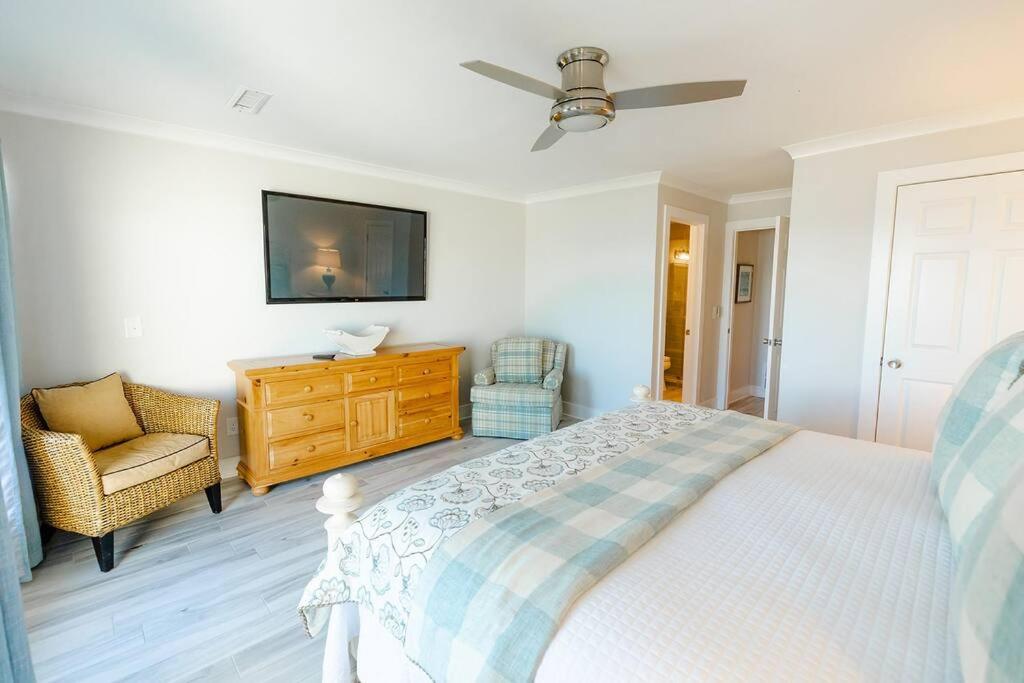 Beach Club Villa 32 - Newly Renovated! Direct Oceanfront view 2
