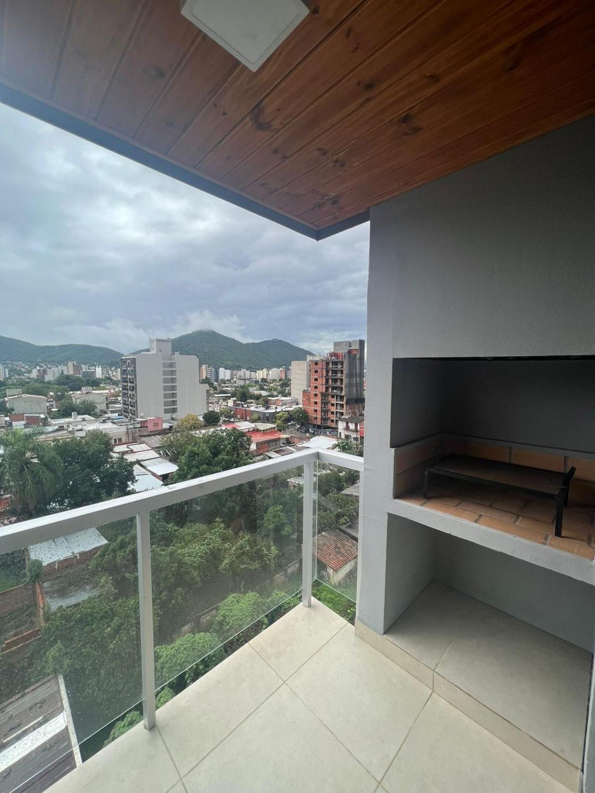 Departamento de UN dormitorio con parrilla privada!
