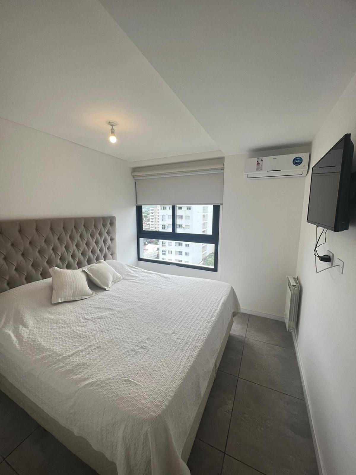 Departamento de UN dormitorio con parrilla privada!