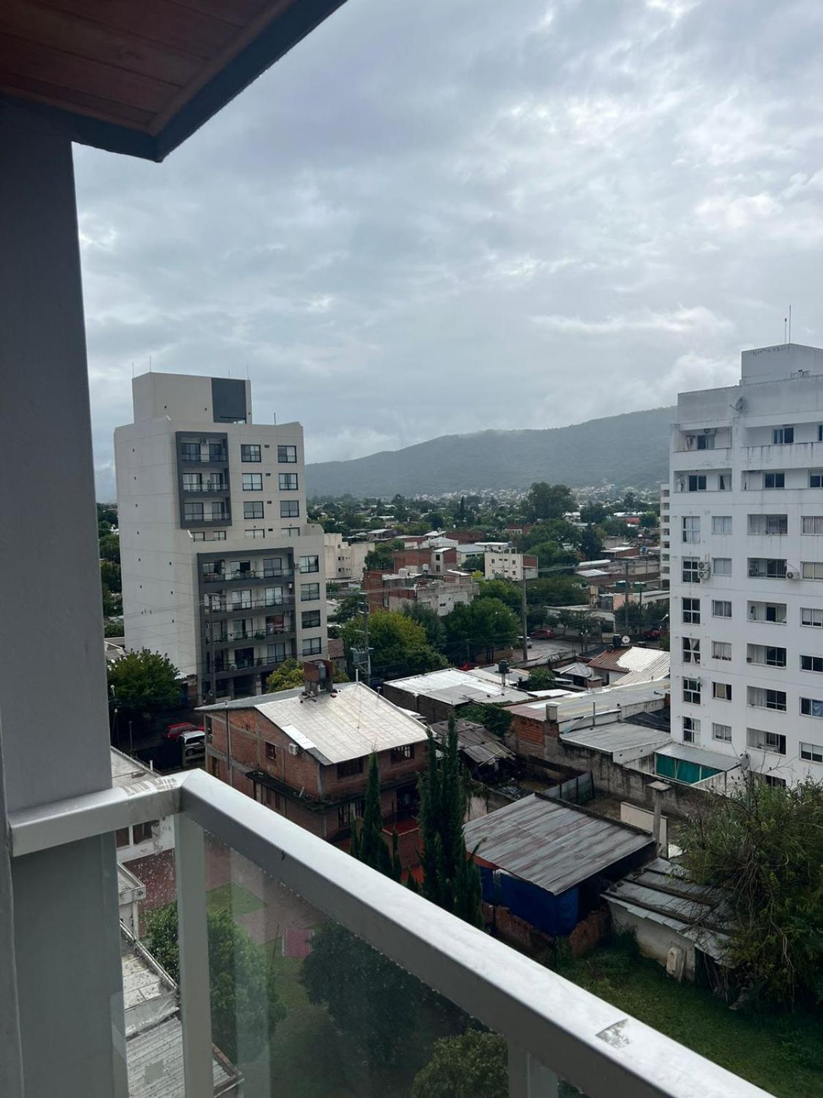 Departamento de UN dormitorio con parrilla privada!