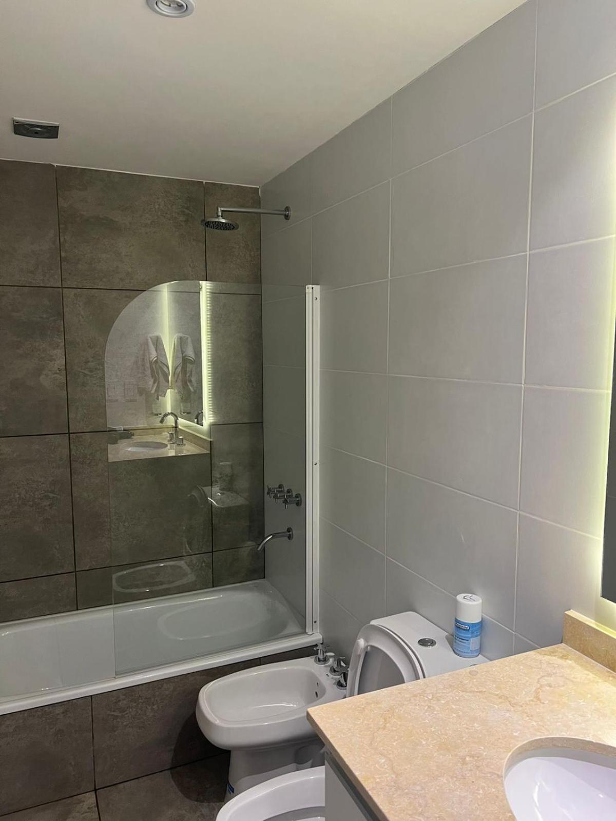 Departamento de UN dormitorio con parrilla privada!