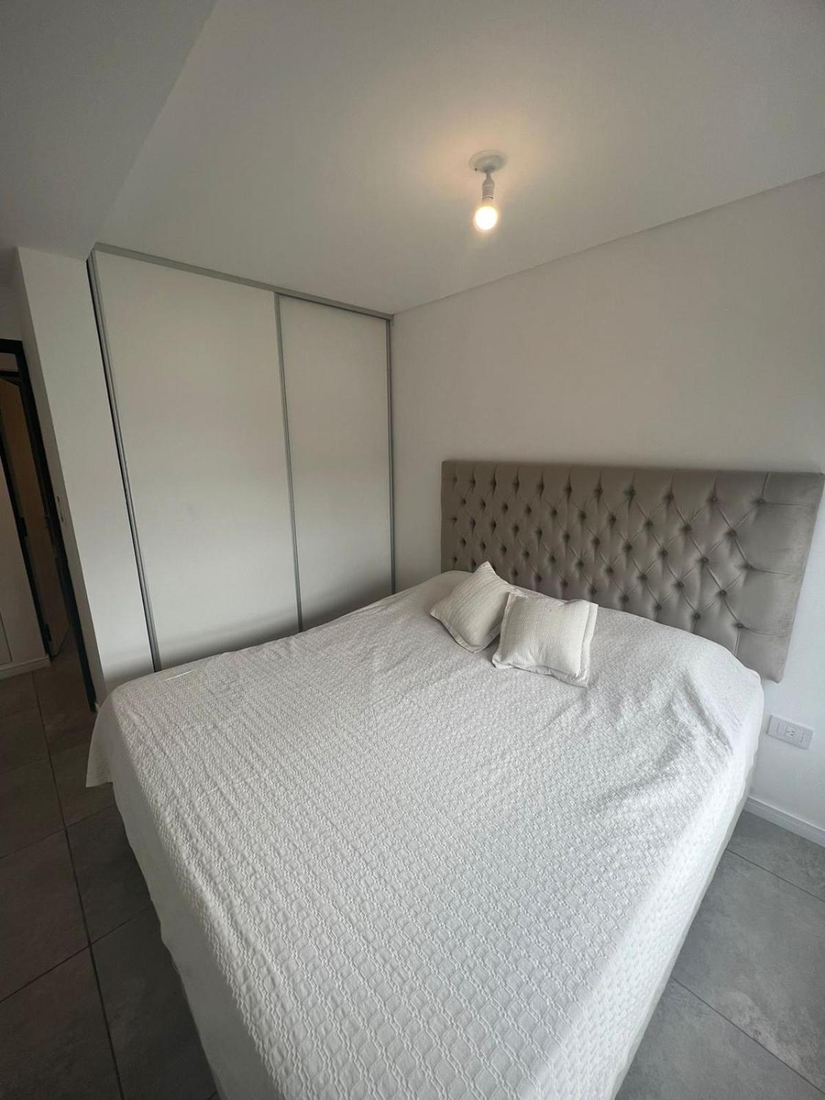 Departamento de UN dormitorio con parrilla privada!