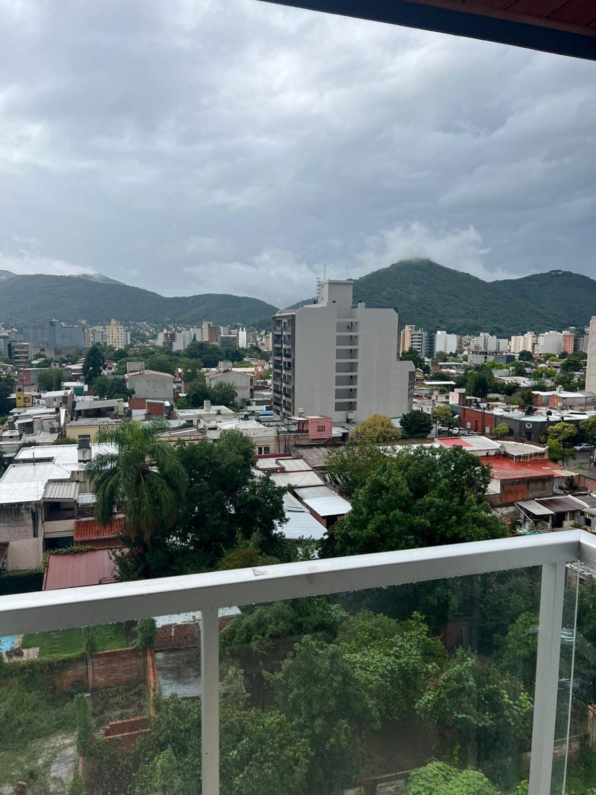 Departamento de UN dormitorio con parrilla privada!