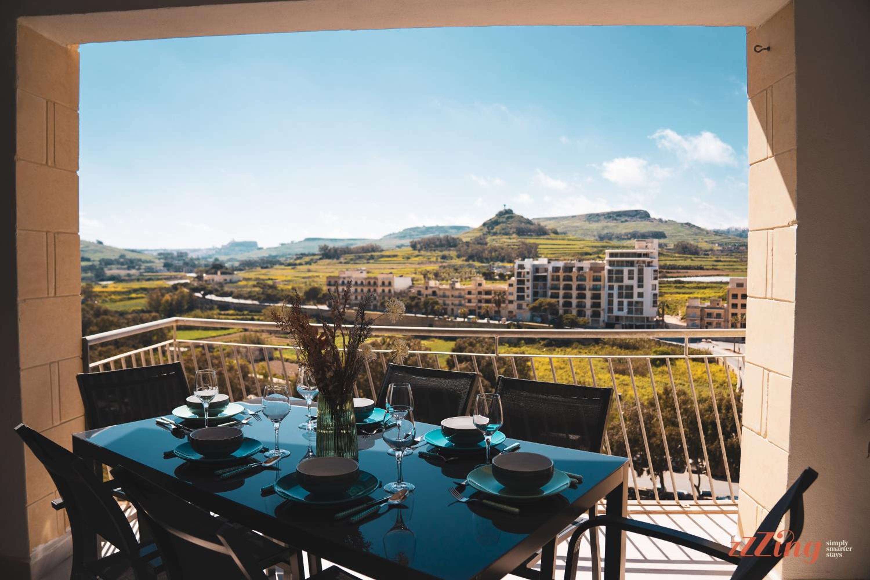 Glamorous Apartment with Panoramic Green Views photo 3