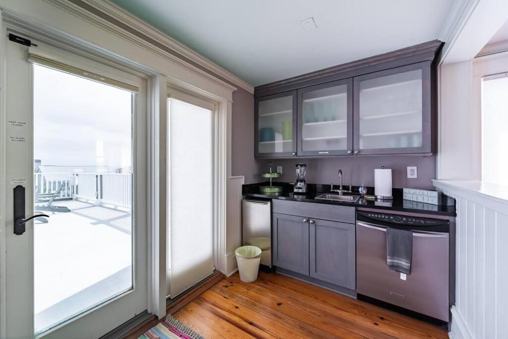 814 Carolina - Custom Private Home -Pool, Roof Top Deck view 2