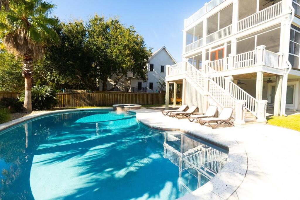 814 Carolina - Custom Private Home -Pool, Roof Top Deck view 3