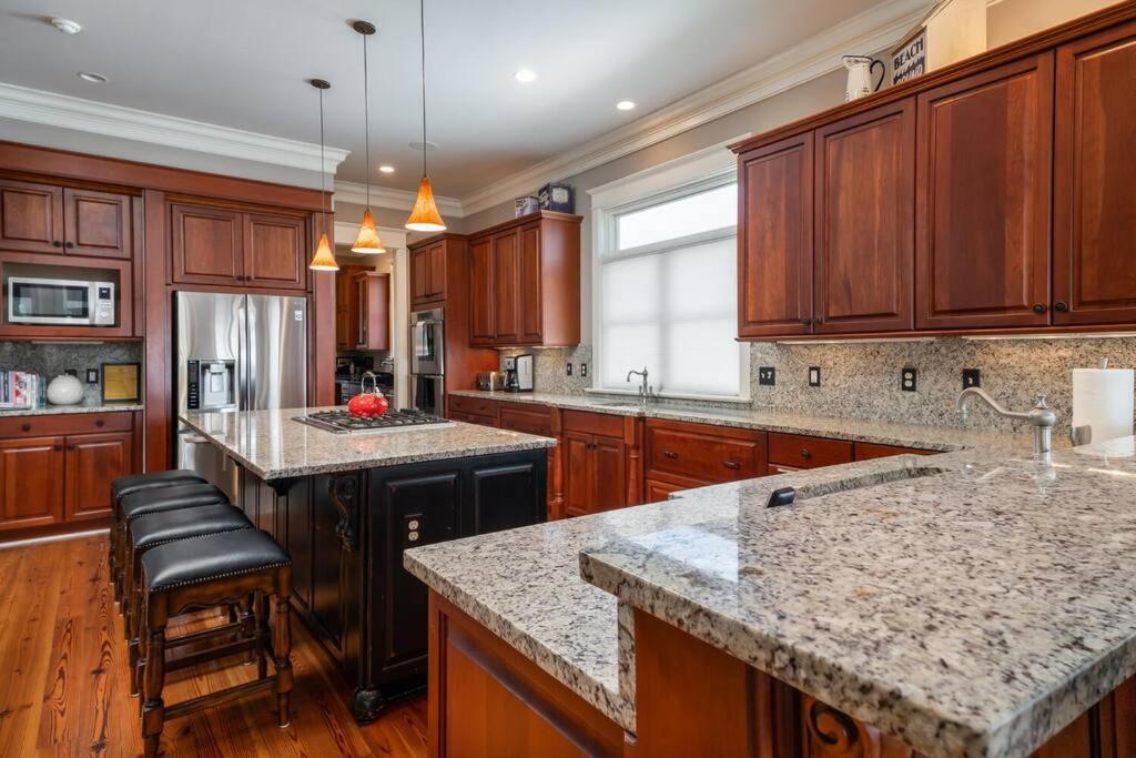 814 Carolina - Custom Private Home -Pool, Roof Top Deck view 4