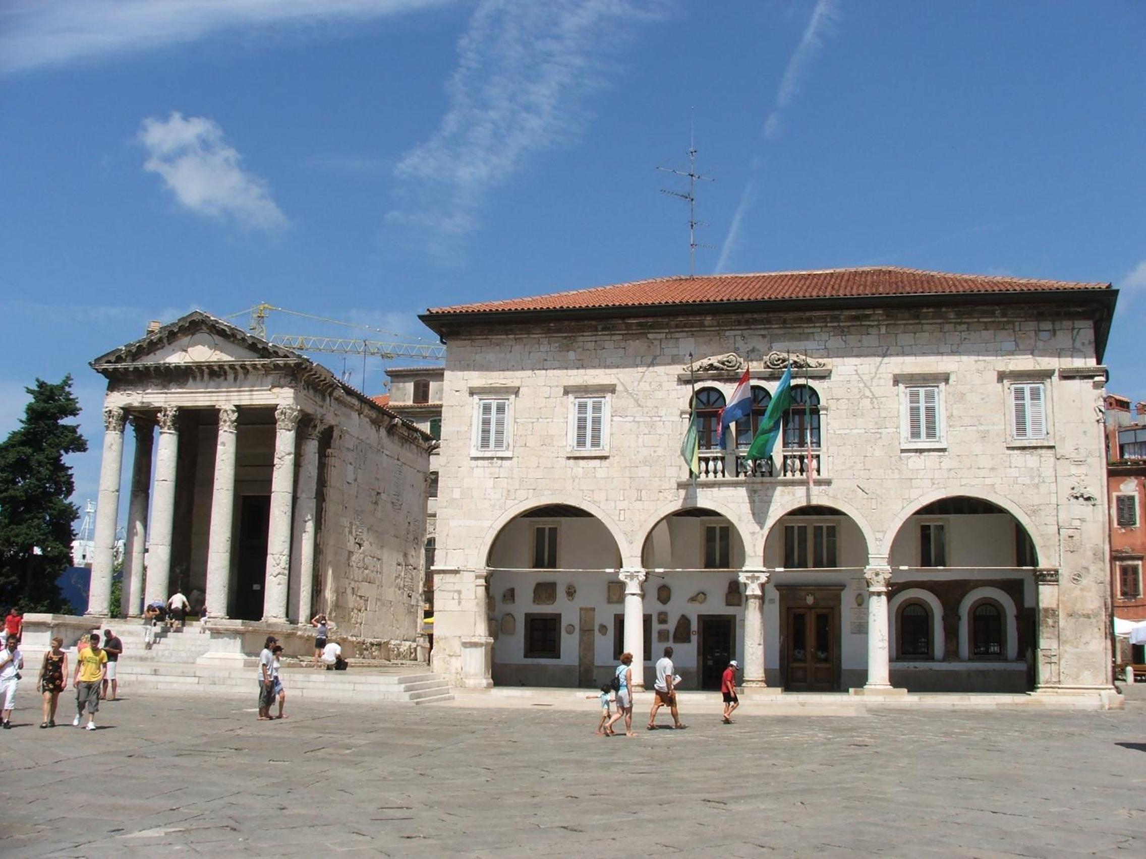 Photo 8