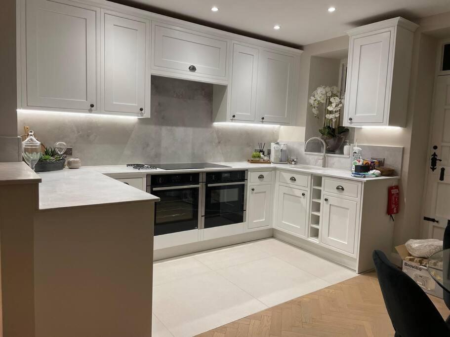 Heather Mere Cottage, Bowness-on-Windermere view 3