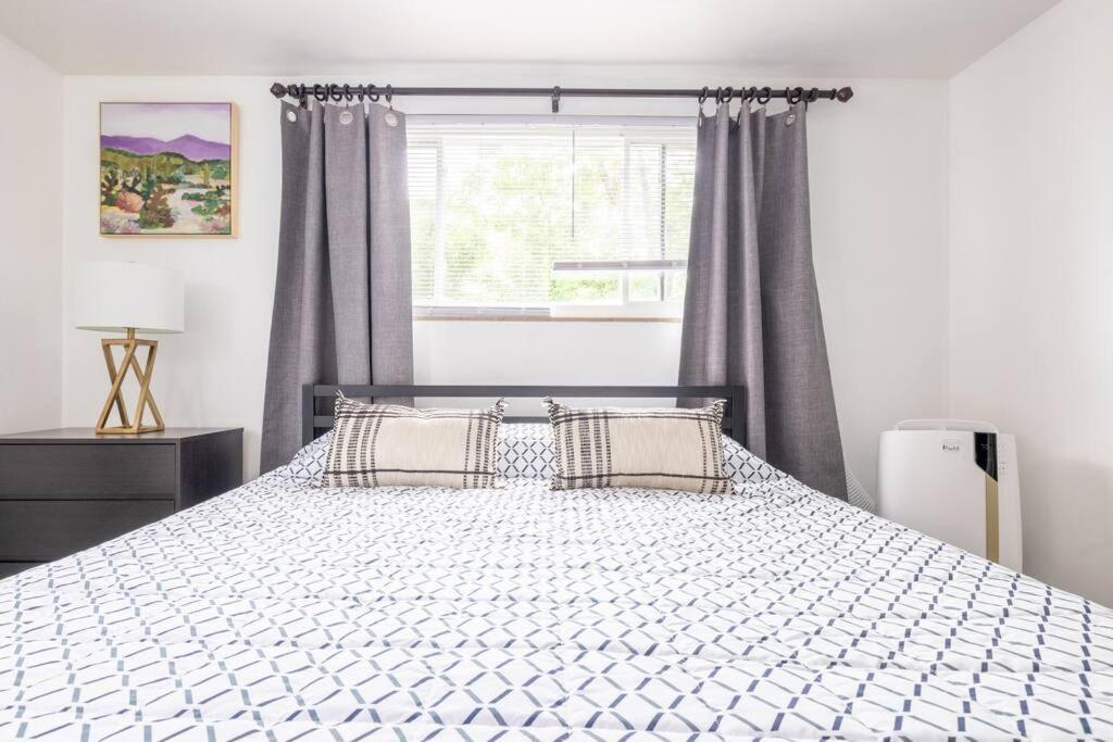 Two Bedrooms near CLE airport 2-4b Georgetown Villas view 5