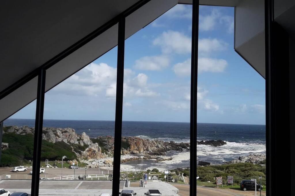 Whale Tails Beach Holiday view 3
