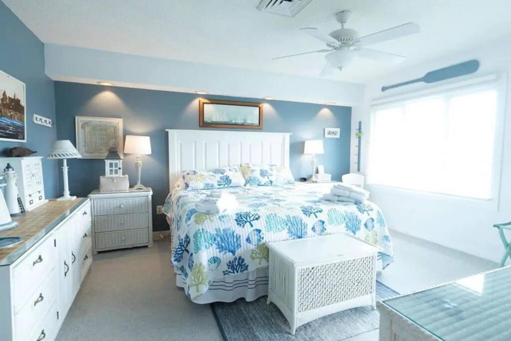 Port O' Call E303 - Sensational Oceanview! Top Floor!