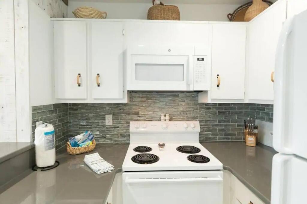 Port O' Call E303 - Sensational Oceanview! Top Floor!