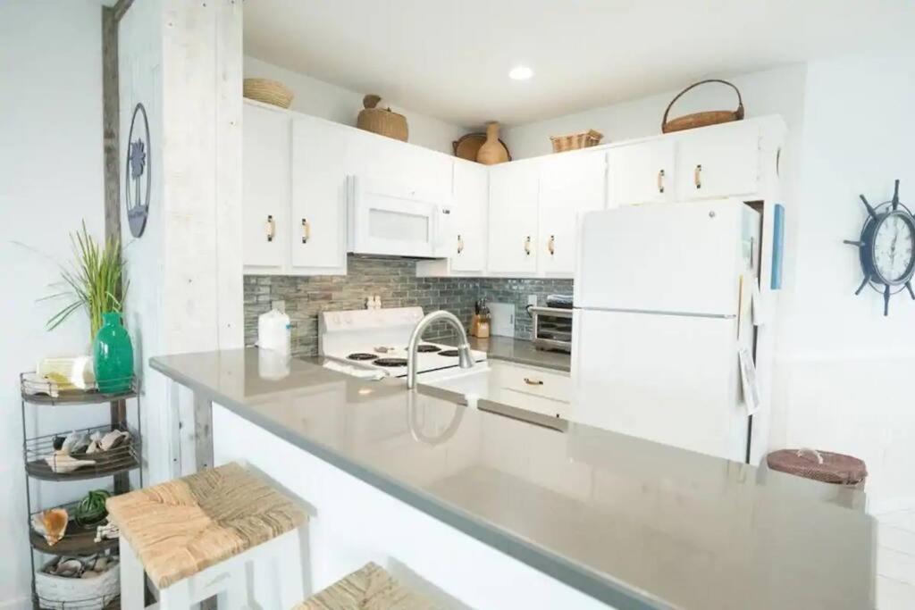 Port O' Call E303 - Sensational Oceanview! Top Floor!