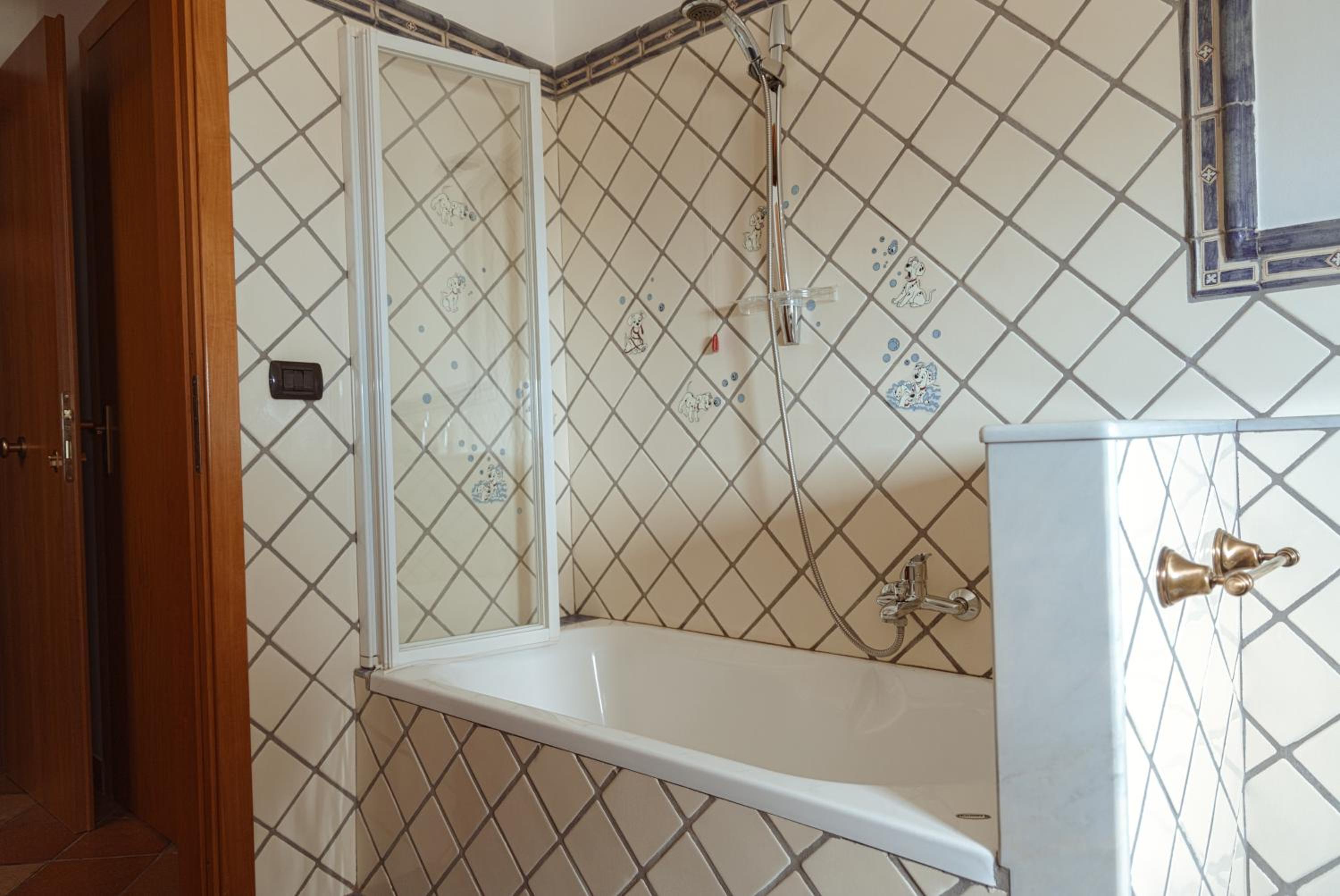 La Venere en Taormina — bathroom