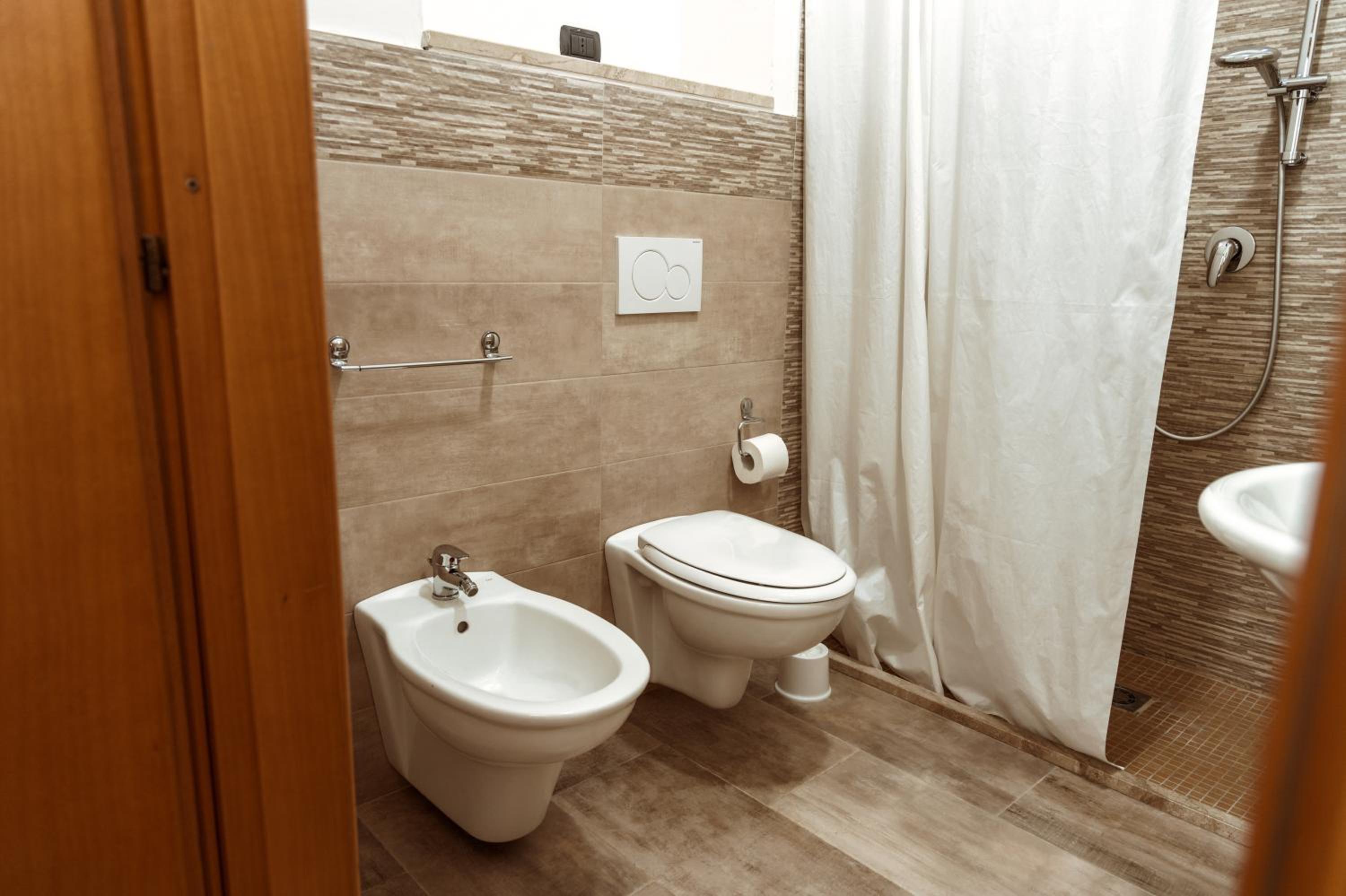 La Venere en Taormina — bathroom